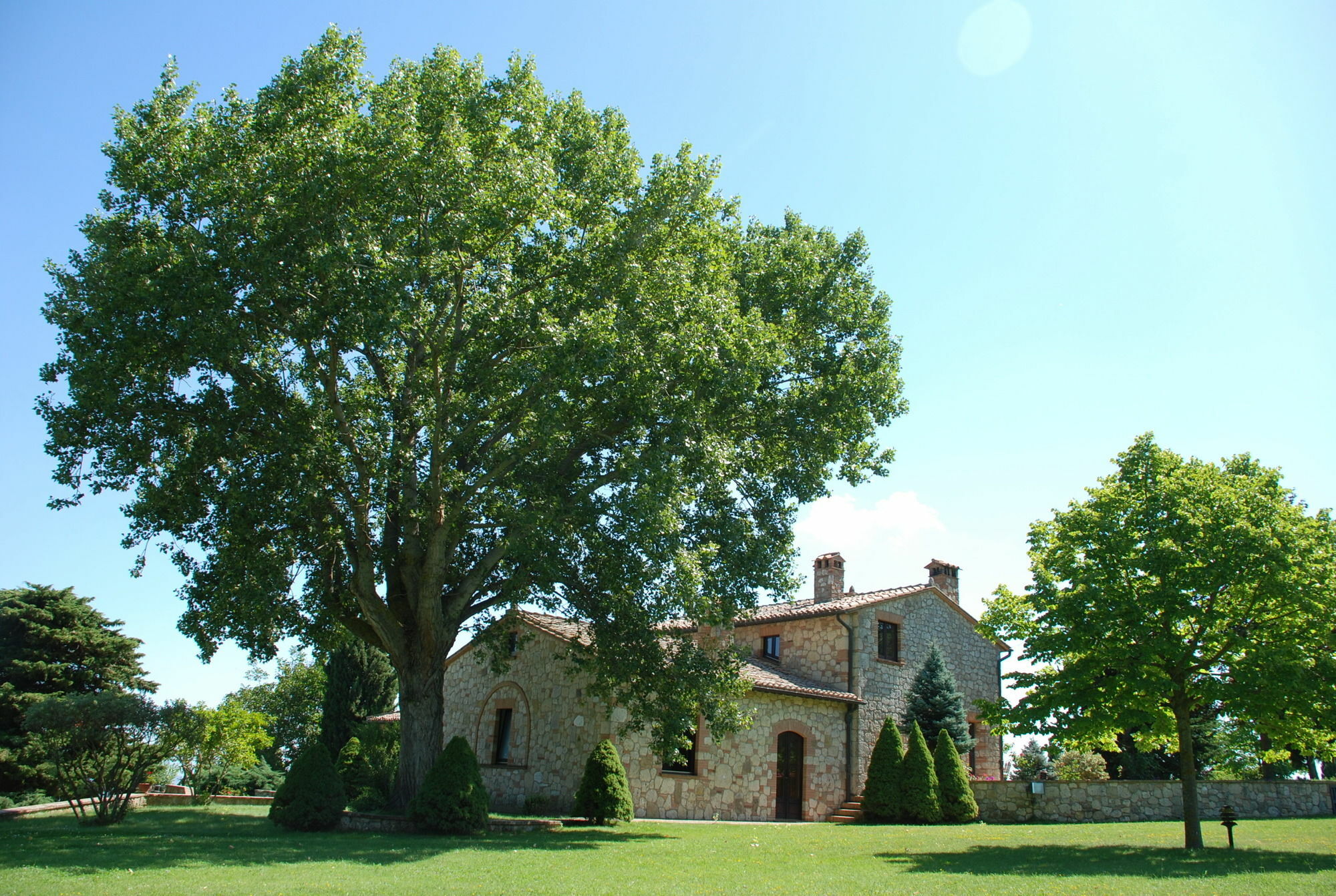 Borgo Poggio Bianco Villa Сартеано Екстериор снимка
